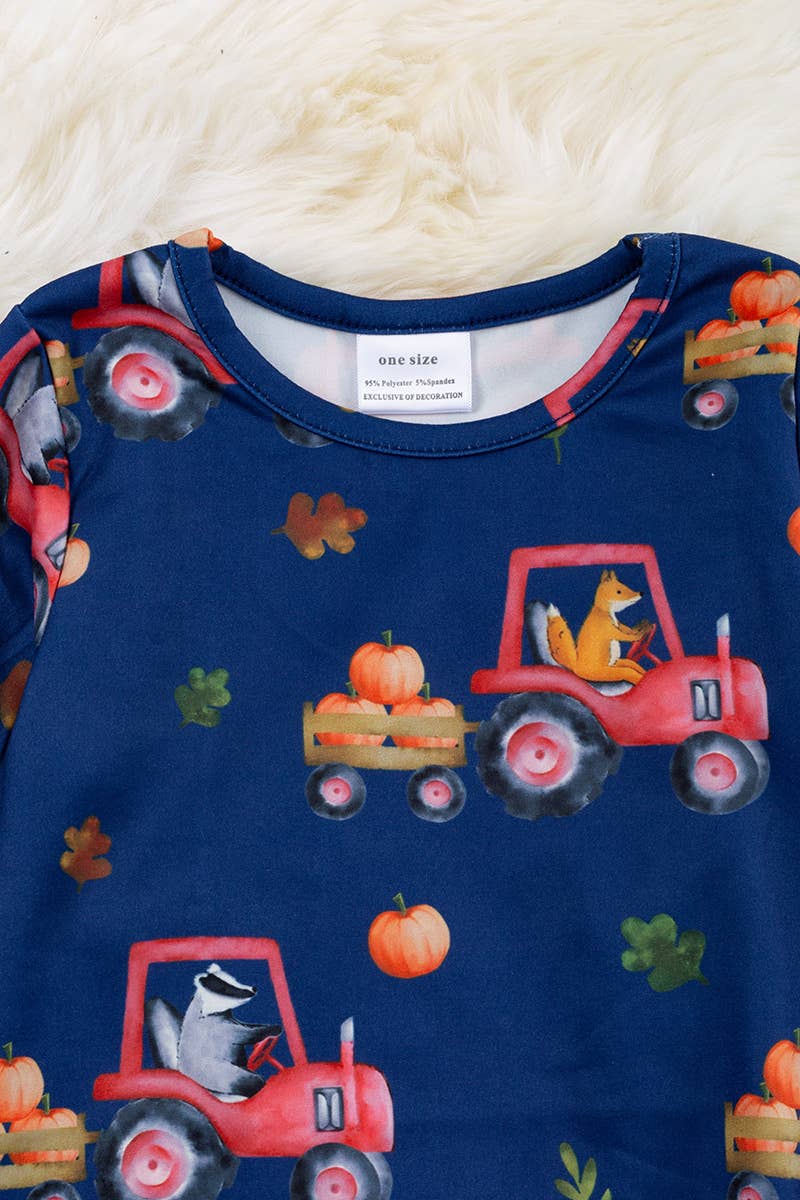 FALL IN THE FARM PRINTED INFANT GOWN. ONE SIZE