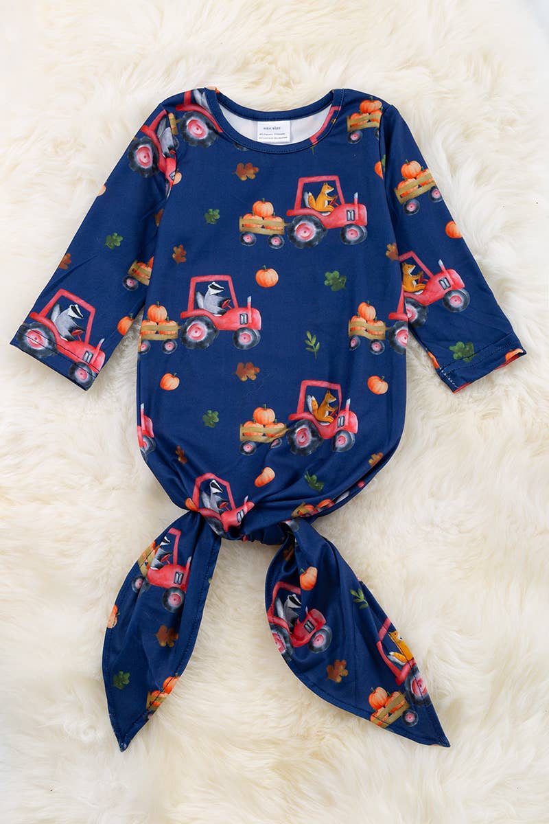FALL IN THE FARM PRINTED INFANT GOWN. ONE SIZE